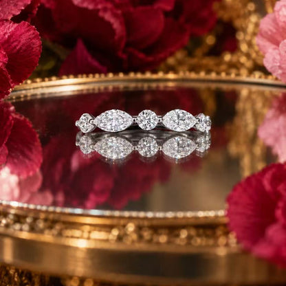 Valse Ring in 18K white gold, front view