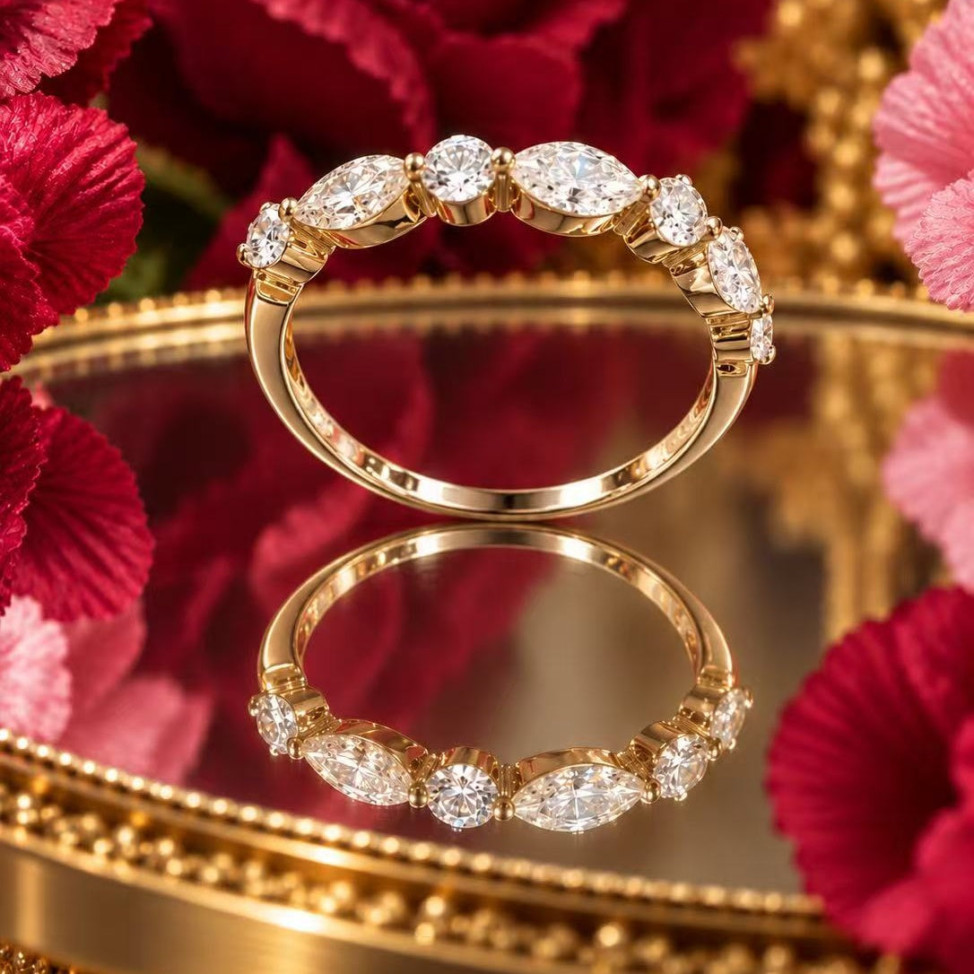 Valse Ring in 18K yellow gold
